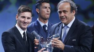 Lionel Messi holt den Titel
