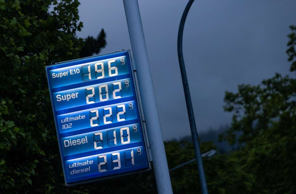Ein Liter Diesel ist inzwischen nur noch 3,2 Cent billiger als am Tag vor der Absenkung der Steuer um 16,7 Cent. Foto: dpa/Philipp von Ditfurth