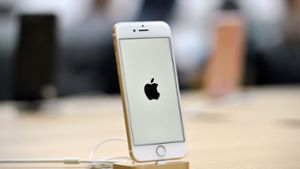 Das iPhone sorgt für ein Rekordhoch bei der Apple-Aktie. Foto: AAP