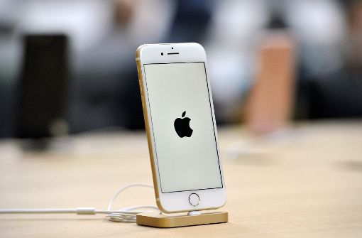 Das iPhone sorgt für ein Rekordhoch bei der Apple-Aktie. Foto: AAP