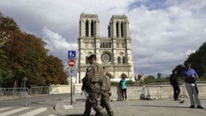 Bereiche  rund um Notre-Dame in Paris werden abgesperrt