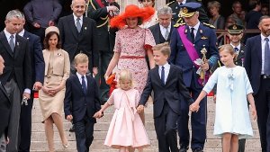 Königin Mathilde und Philipp von Belgien nach dem Te-Deum-Gottesdienst in Brüssel. Vor dem Königspaar gehen die vier Kinder: Prinz Emmanuel, Prinzessin Eléonore, Prinz Gabriel und Kronprinzessin Elisabeth (von links) Foto: dpa
