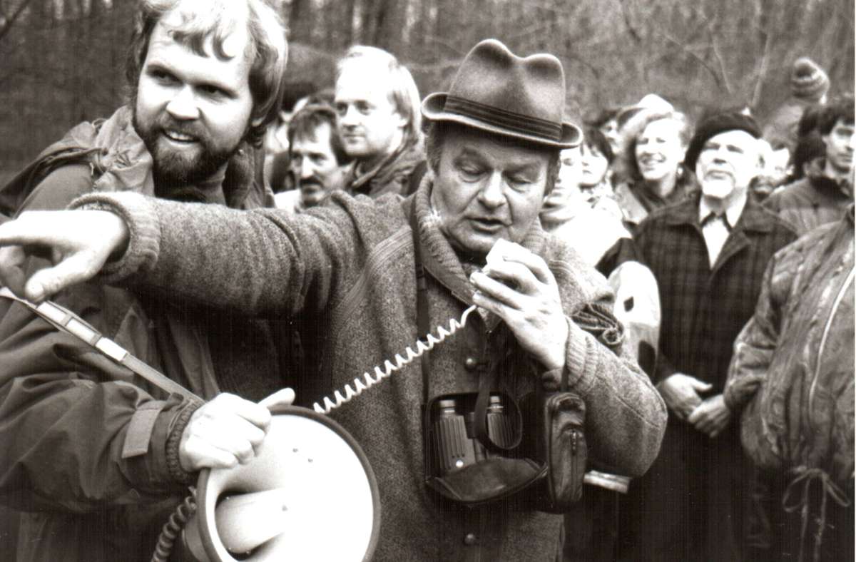 Damals in Wyhl hielt Axel Mayer (ganz links) noch für andere das Megafon, später ergriff er  selbst das Wort. Der Redner im Bild ist Meinrad Schwörer, einer der Anführer des Widerstands in Wyhl.