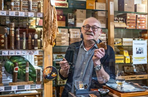 Alfred Vogel gilt im Landkreis  als Experte – von Whisky über Zigarren bis hin zu Pfeifen. Nun geht er in Rente. Foto: Giacinto Carlucci