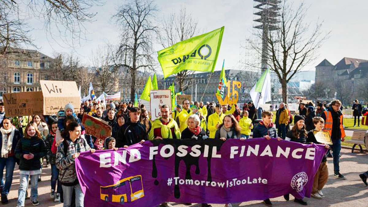 Fridays for Future in Stuttgart: Beim Klimastreik demonstrieren  Jung und Alt gemeinsam