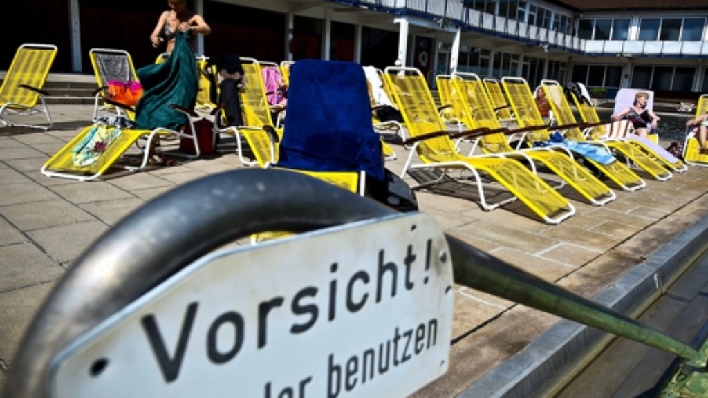 Gesundheitsliegen: Bad Berg: Badegäste ärgern sich über neue Liegen
