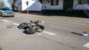 Motorradfahrerin schwer verletzt