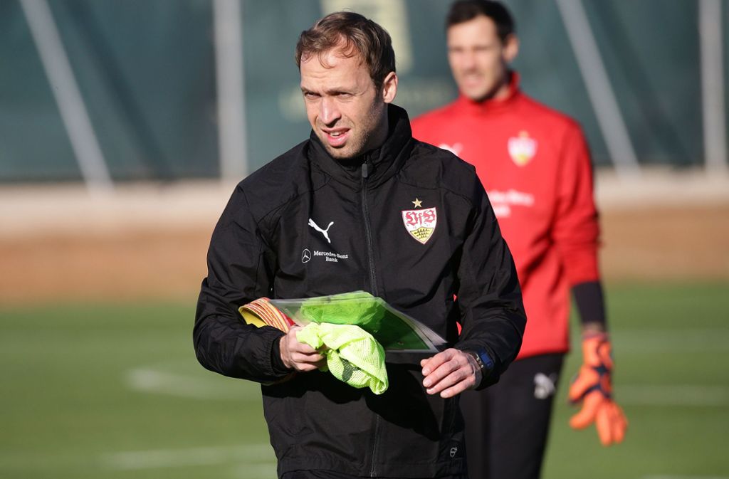 Seine Zukunft beim VfB Stuttgart  ist derzeit noch offen: Andreas Hinkel, der Trainer des abstiegsbedrohten Regionalligateams. Foto: Baumann