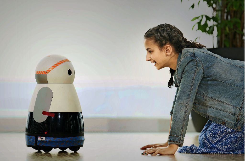 Die 11-jährige Layla Sweis hat eine Woche lang getestet, wie es sich mit  Roboter lebt Foto: Bosch