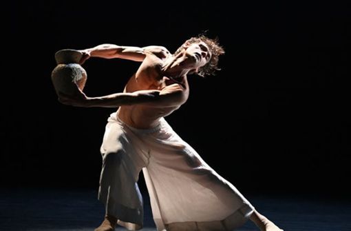 Friedemann Vogel in Alessandro Giaquintos Choreografie „Was bleibet“ Foto: /Stuttgarter Ballett