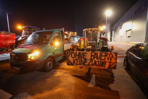 Traktoren-Protest vor dem Druckzentrum in Villingen-Schwenningen. Foto: Marc Eich