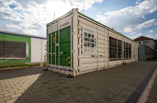 Kraftpaket: Im Inneren des SOFC-Containers auf dem Wernauer Bosch-Gelände erzeugen zehn Brennstoffzellen Energie. Dem  Pilotprojekt  soll 2024 die  Serienfertigung folgen. Foto: Bosch