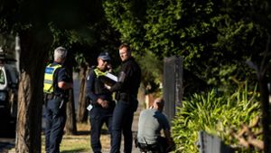 Die Polizei riegelte die Fundstelle der Leiche im Vorort Preston in Melbourne ab. Foto: Diego Fedele/AAP/dpa