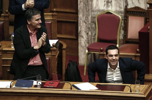 Der griechische Finanzminister Euklid Tsakalotos (links) und Regierungschef Alexis Tsipras. Foto: AP