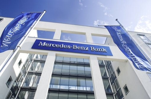 Die Mercedes-Benz-Bank soll von einem 41-Jährigen erpresst worden sein. Der Mann bestreitet die Vorwürfe. Foto: dpa