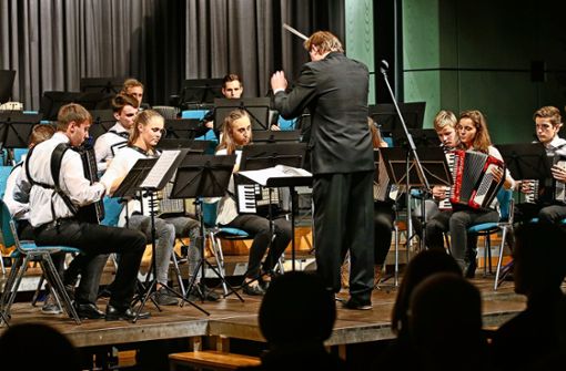 Oleg Gridnev hat  das Jugendorchester bestens im Griff gehabt. Foto: avanti