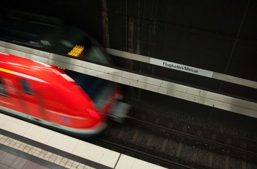 Baby an Bord: Ein Kleinkind ist in Stuttgart zeitweise ohne Mutter S-Bahn gefahren. Foto: dpa