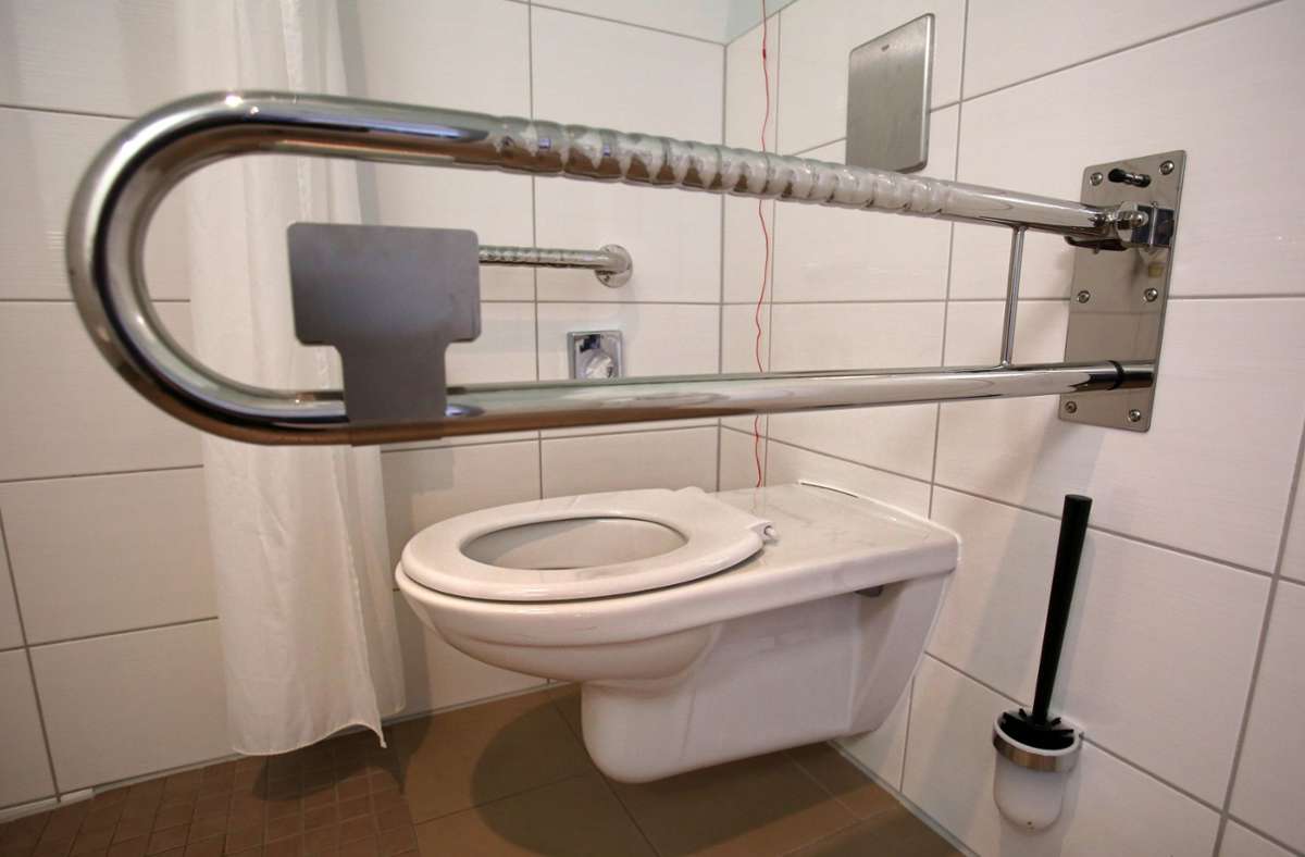 Das baden-württembergische Sozialministerium macht sich für öffentliche Toiletten für Schwerbehinderte stark. (Symbolbild) Foto: dpa/Bernd Wüstneck
