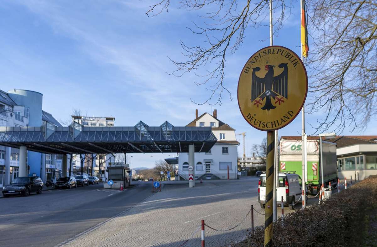 Die komplizierten Regeln bei der Einreise aus Coronagebieten nach Deutschland soll vereinfacht werden. (Archivbild) Foto: dpa/Georgios Kefalas
