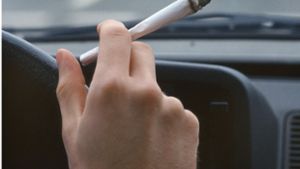 22-Jähriger raucht unverhohlen Joint am Steuer