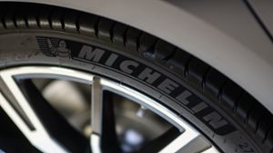 Der französische Reifenhersteller Michelin reagiert mit einem weitreichenden Stellenabbau auf steigende Produktionskosten und Konkurrenz aus Niedriglohnländern. Foto: Robert Michael/dpa