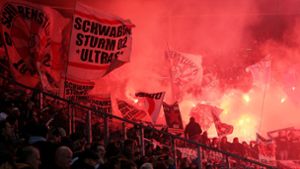 Viele VfB-Fans sind stinksauer. Foto: Pressefoto Baumann