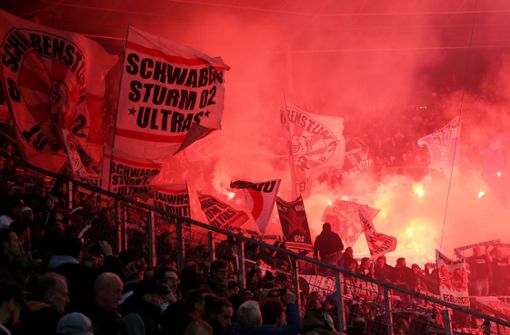 Viele VfB-Fans sind stinksauer. Foto: Pressefoto Baumann