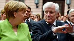 Im Asylstreit zwischen Kanzlerin Angela Merkel und Innenminister Horst Seehofer hoffen alle Beteiligten  auf eine Verschnaufpause. Foto: AFP