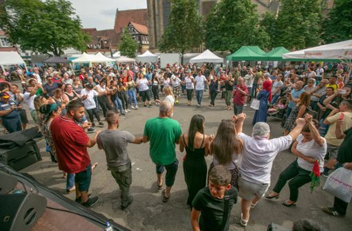 Im Jahr 2019 normal, heute fast undenkbar: Dicht an dicht wird  beim Esslinger Bürgerfest gefeiert. Foto: Roberto Bulgrin