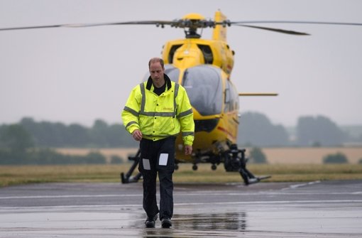 Ein Herzog und sein Helikopter: Prinz William auf dem Flugplatz von Cambridge. Foto: Getty Images Europe