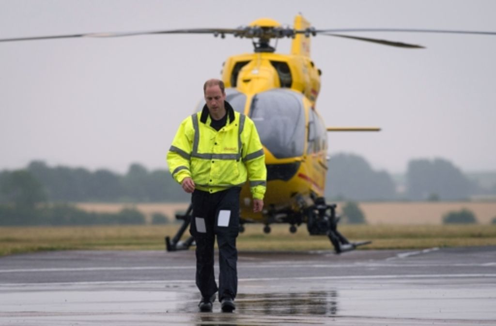 Ein Herzog und sein Helikopter: Prinz William auf dem Flugplatz von Cambridge.