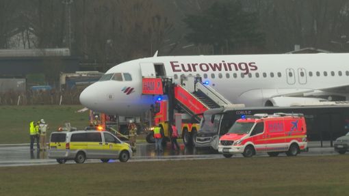 Bei der Landung eines Flugzeugs am Hamburger Flughafen sind nach Polizeiangaben zwei Reifen geplatzt. Foto: Steven Hutchings/TNN/dpa