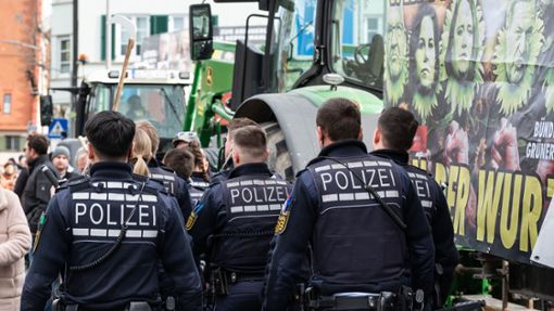 Beim  politischen Aschermittwoch der Grünen kam es zu Auseinandersetzungen zwischen Bauern und der Polizei. Foto: dpa/Silas Stein