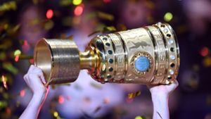Der DFB-Pokal ist das Objekt der Begierde – auch für die Außenseiter Foto: imago/Chai v.d. Laage