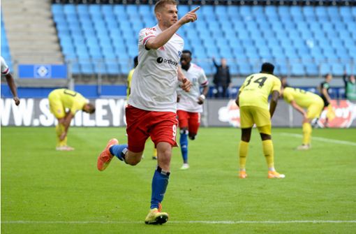 Simo Terodde wird künftig für Schalke auf Torejagd gehen. (Archivbild) Foto: dpa/Daniel Bockwoldt