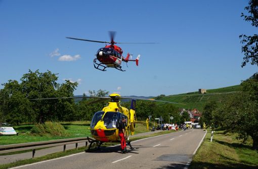 Beide Motorradfahrer wurde mit dem Hubschrauber abtransportiert. Foto: SDMG