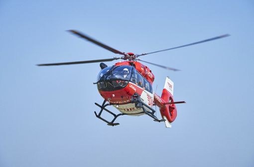 Der 57-Jährige wurde mit einem Hubschrauber ins Krankenhaus gebracht. (Symbolbild) Foto: dpa/Bert Spangemacher