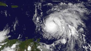 Das von der Nasa am 18. September 2017 veröffentlichte Satellitenfoto zeigt Hurrikan „Maria“ am 17. September vor den Kleinen Antillen. Foto: NASA