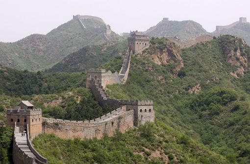 Die Chinesische Mauer ist auch für Landsleute ein beleibtes Ausflugsziel. Foto: dpa/A2800 epa Diego Azubel