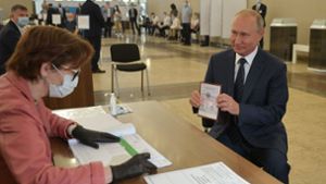 Große Mehrheit stimmt für weitere Amtszeiten Wladimir Putins