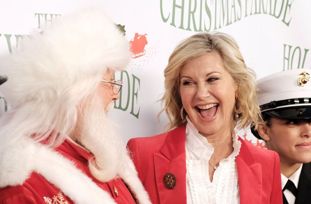Santa Claus sorgte bei der britisch-australischen Sängerin Olivia Newton-John für schallendes Lachen.