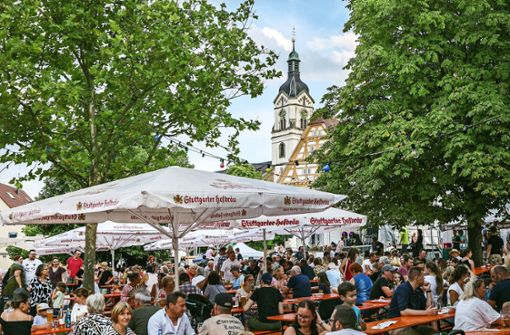 Am Wochenende fand die Bierwecketse auf dem Schlossplatz in Neuhausen vor der historischen Kulisse des Filderdoms statt. Foto: Ines Rudel