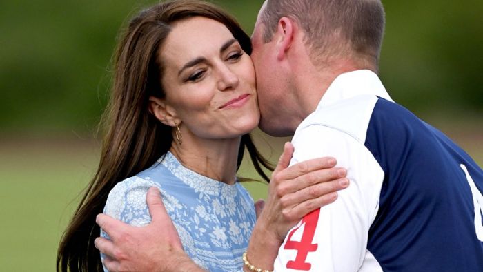 Ein Küsschen von Kate: Sie unterstützt ihren William beim Polo