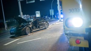 Porsche-Fahrerin bei Stadtbahnunfall eingeklemmt