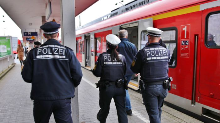 20-Jähriger raucht in S-Bahn und bedroht Fahrgäste
