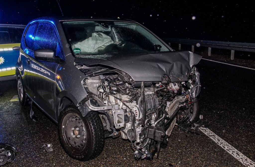 Ein junger Autofahrer stieß mit dem Auto einer 26-Jährigen zusammen.