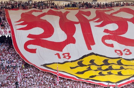 Die VfB-Fans zeigen Flagge Foto: dpa