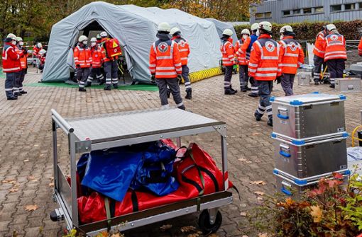 „Verletzte Personen“ wurden  auf einem eigens errichteten Behandlungsplatz neben dem Bildungszentrum erstversorgt. Foto: KS-Images.de
