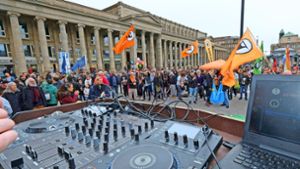 An Karfreitag wurde in Stuttgart mit Musik gegen das Tanzverbot  protestiert. Foto: Lichtgut/Michael Latz