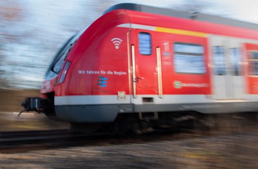 Die Zugführerin der S-Bahn entdeckte den Schaden beim Halt in Weilimdorf. Foto: dpa/Tom Weller